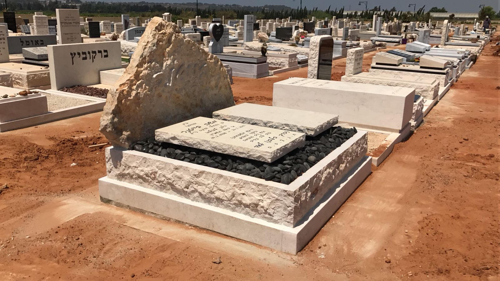 מצבות אור החיים – בהנהלת אבני ערד